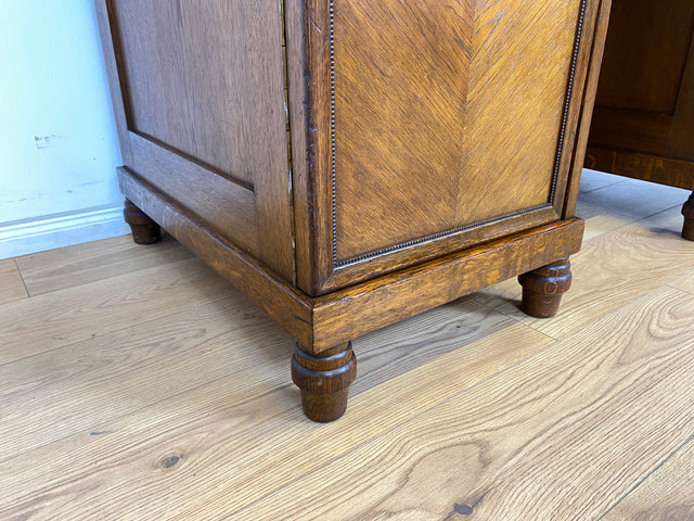 WMK Sehr schöner und gut erhaltener antiker Schreibtisch aus vollem Holz mit vielen Schubladen und hübschen Holzverzierungen # Desk Arbeitstisch Bürotisch Sekretär Chefschreibtisch Jugendstil Vintage