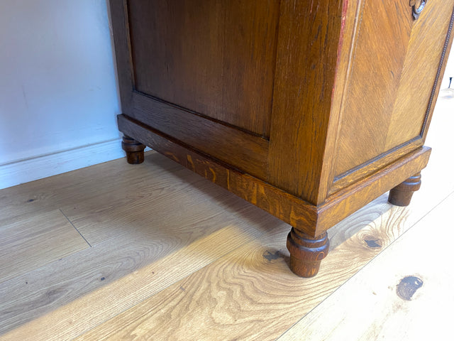 WMK Sehr schöner und gut erhaltener antiker Schreibtisch aus vollem Holz mit vielen Schubladen und hübschen Holzverzierungen # Desk Arbeitstisch Bürotisch Sekretär Chefschreibtisch Jugendstil Vintage