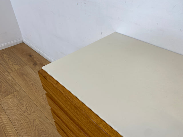 WMK I Seltene kleine weiße Kommode Modell 800 von VEB Hellerau aus 1969 mit Schubladen & Metallfüßen I Schrank Wäsche Schubladen Nacht Schränkchen Tisch Sideboard DDR 70er Vintage Berlin Jena Hamburg