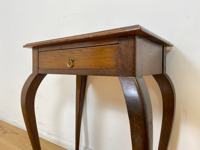 WMK # Elegante und gut erhaltene kleine antike Kommode aus vollem Holz mit Schublade und kunstvoll gebogenen Cabriole-Beinen # Beistelltisch Flurkommode Konsole Konsolentisch Barock Chippendale Vintage