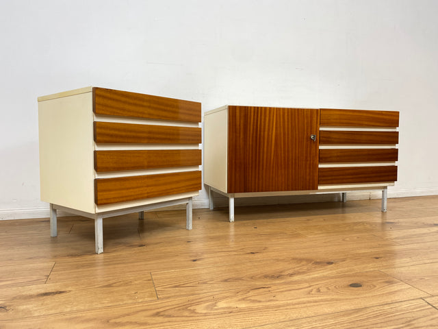 WMK I Seltene kleine weiße Kommode Modell 800 von VEB Hellerau aus 1969 mit Schubladen & Metallfüßen I Schrank Wäsche Schubladen Nacht Schränkchen Tisch Sideboard DDR 70er Vintage Berlin Jena Hamburg