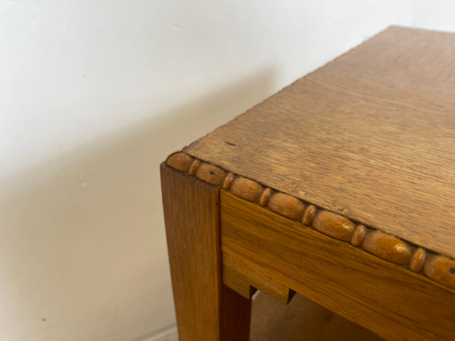 WMK I Sehr hübsche kleine nordische Mid-Century Kommode aus Eichenholz , handverziert, mit Schubladen & Ablage I Flurkommode Beistelltisch Telefontisch Nähtisch Nähkommode Schminktisch Vintage Berlin