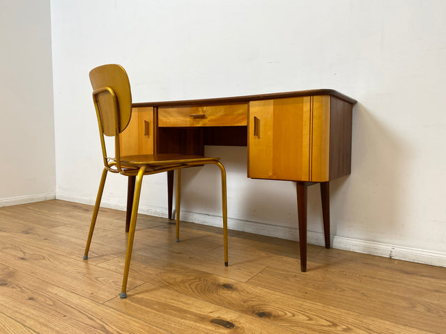 WMK I Formschöner kleiner Mid-Century Schreibtisch Modell Dominia von VEB Heidenau I Desk Frisierkommode Computertisch Kinderschreibtisch Schminktisch Sekretär Rockabilly Vintage 60er Berlin Jena Bonn