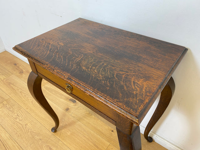 WMK # Elegante und gut erhaltene kleine antike Kommode aus vollem Holz mit Schublade und kunstvoll gebogenen Cabriole-Beinen # Beistelltisch Flurkommode Konsole Konsolentisch Barock Chippendale Vintage