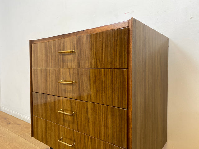 WMK I Hübsche kleine dunkle 70er Jahre DDR Kommode mit Schubladen , formschönen Messinggriffen & Metallfüßen I Schränkchen Tisch Nacht Wäsche Flur Beistell Bad Retro Vintage VEB Berlin Hamburg Bochum