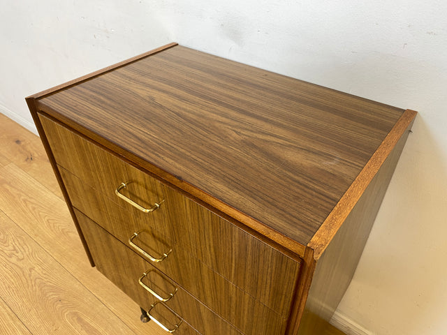 WMK I Hübsche kleine dunkle 70er Jahre DDR Kommode mit Schubladen , formschönen Messinggriffen & Metallfüßen I Schränkchen Tisch Nacht Wäsche Flur Beistell Bad Retro Vintage VEB Berlin Hamburg Bochum