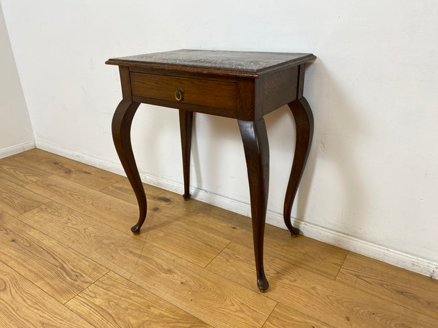 WMK # Elegante und gut erhaltene kleine antike Kommode aus vollem Holz mit Schublade und kunstvoll gebogenen Cabriole-Beinen # Beistelltisch Flurkommode Konsole Konsolentisch Barock Chippendale Vintage