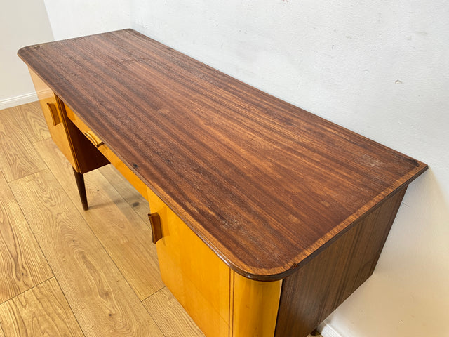 WMK I Formschöner kleiner Mid-Century Schreibtisch Modell Dominia von VEB Heidenau I Desk Frisierkommode Computertisch Kinderschreibtisch Schminktisch Sekretär Rockabilly Vintage 60er Berlin Jena Bonn
