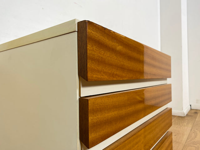 WMK I Seltene kleine weiße Kommode Modell 800 von VEB Hellerau aus 1969 mit Schubladen & Metallfüßen I Schrank Wäsche Schubladen Nacht Schränkchen Tisch Sideboard DDR 70er Vintage Berlin Jena Hamburg