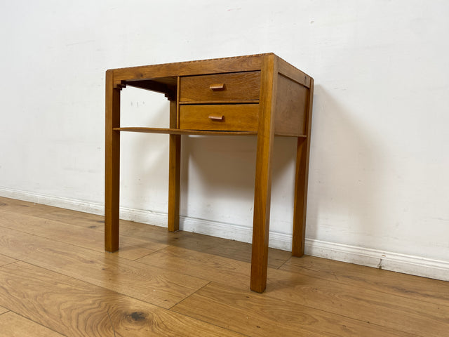 WMK I Sehr hübsche kleine nordische Mid-Century Kommode aus Eichenholz , handverziert, mit Schubladen & Ablage I Flurkommode Beistelltisch Telefontisch Nähtisch Nähkommode Schminktisch Vintage Berlin