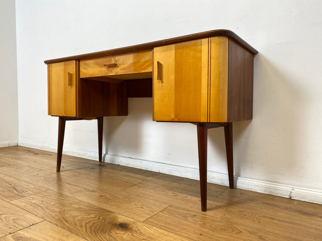 WMK I Formschöner kleiner Mid-Century Schreibtisch Modell Dominia von VEB Heidenau I Desk Frisierkommode Computertisch Kinderschreibtisch Schminktisch Sekretär Rockabilly Vintage 60er Berlin Jena Bonn