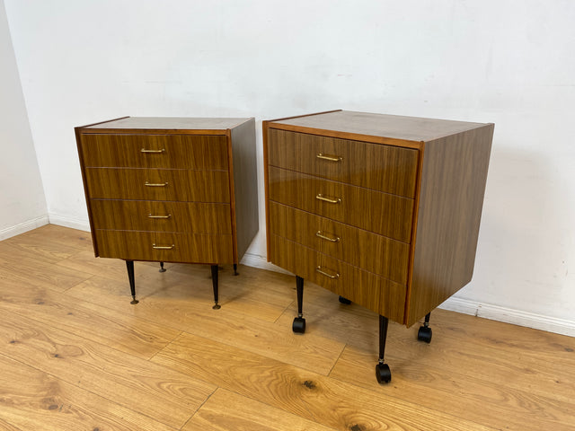 WMK I Hübsche kleine dunkle 70er Jahre DDR Kommode mit Schubladen , formschönen Messinggriffen & Metallfüßen I Schränkchen Tisch Nacht Wäsche Flur Beistell Bad Retro Vintage VEB Berlin Hamburg Bochum