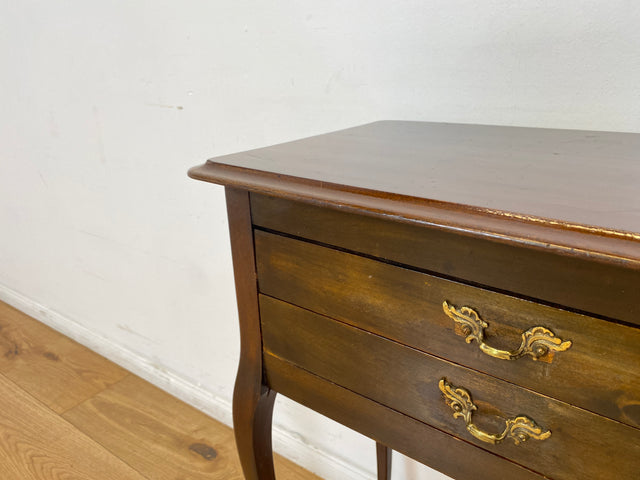 WMK # Elegante und gut erhaltene kleine antike Kommode aus vollem Holz mit Schubladen und geschwungenen Cabriole-Beinen # Beistelltisch Flurkommode Konsole Konsolentisch Barock Chippendale Vintage