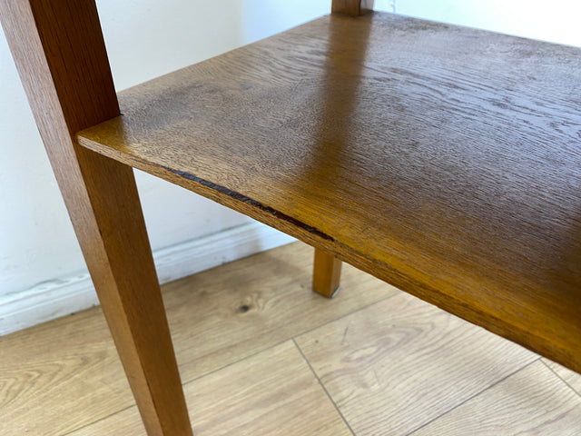 WMK I Sehr hübsche kleine nordische Mid-Century Kommode aus Eichenholz , handverziert, mit Schubladen & Ablage I Flurkommode Beistelltisch Telefontisch Nähtisch Nähkommode Schminktisch Vintage Berlin