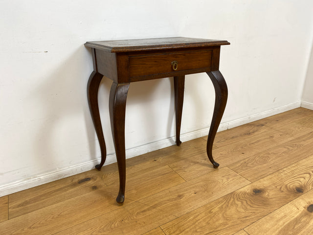 WMK # Elegante und gut erhaltene kleine antike Kommode aus vollem Holz mit Schublade und kunstvoll gebogenen Cabriole-Beinen # Beistelltisch Flurkommode Konsole Konsolentisch Barock Chippendale Vintage