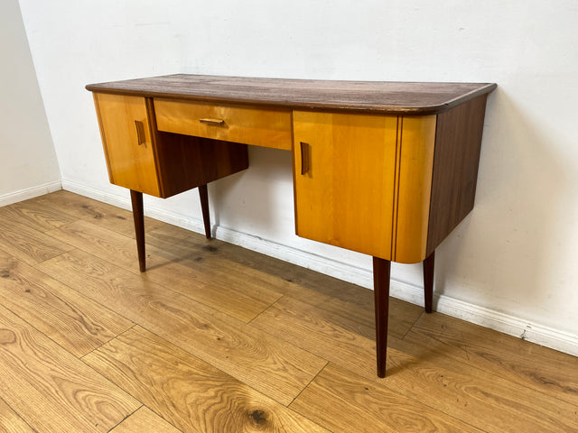 WMK I Formschöner kleiner Mid-Century Schreibtisch Modell Dominia von VEB Heidenau I Desk Frisierkommode Computertisch Kinderschreibtisch Schminktisch Sekretär Rockabilly Vintage 60er Berlin Jena Bonn