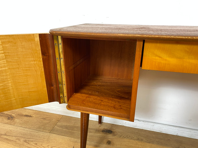 WMK I Formschöner kleiner Mid-Century Schreibtisch Modell Dominia von VEB Heidenau I Desk Frisierkommode Computertisch Kinderschreibtisch Schminktisch Sekretär Rockabilly Vintage 60er Berlin Jena Bonn