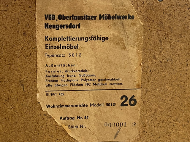 WMK I Hübsche kleine dunkle 70er Jahre DDR Kommode mit Schubladen , formschönen Messinggriffen & Metallfüßen I Schränkchen Tisch Nacht Wäsche Flur Beistell Bad Retro Vintage VEB Berlin Hamburg Bochum
