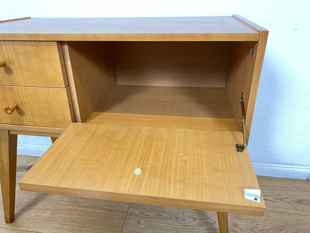 WMK I Stilvolle kleine helle Mid-Century Kommode aus 1966 in Birnbaum mit Schubladen I Lowboard Sideboard Wäschekommode Beistelltisch Nachttisch TV Bank VEB DDR Vintage Retro 60er Berlin Leipzig Köln