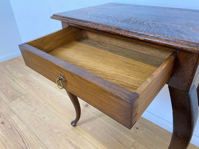 WMK # Elegante und gut erhaltene kleine antike Kommode aus vollem Holz mit Schublade und kunstvoll gebogenen Cabriole-Beinen # Beistelltisch Flurkommode Konsole Konsolentisch Barock Chippendale Vintage