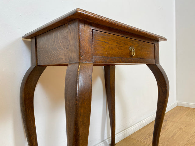 WMK # Elegante und gut erhaltene kleine antike Kommode aus vollem Holz mit Schublade und kunstvoll gebogenen Cabriole-Beinen # Beistelltisch Flurkommode Konsole Konsolentisch Barock Chippendale Vintage