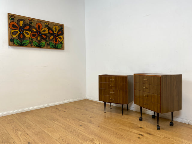 WMK I Hübsche kleine dunkle 70er Jahre DDR Kommode mit Schubladen , formschönen Messinggriffen & Metallfüßen I Schränkchen Tisch Nacht Wäsche Flur Beistell Bad Retro Vintage VEB Berlin Hamburg Bochum