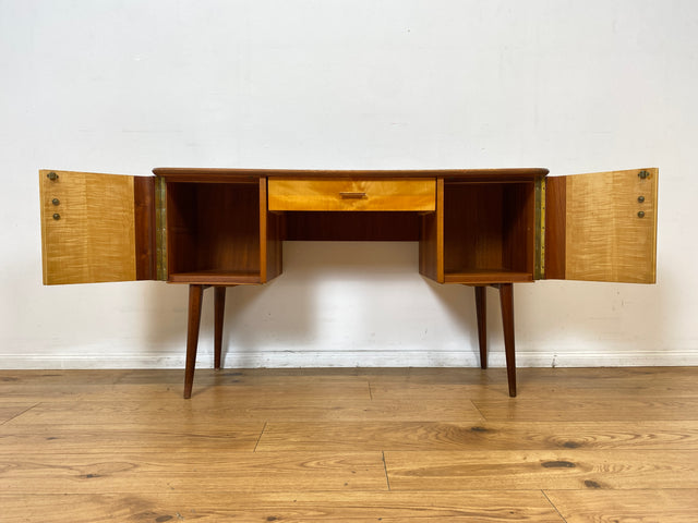 WMK I Formschöner kleiner Mid-Century Schreibtisch Modell Dominia von VEB Heidenau I Desk Frisierkommode Computertisch Kinderschreibtisch Schminktisch Sekretär Rockabilly Vintage 60er Berlin Jena Bonn