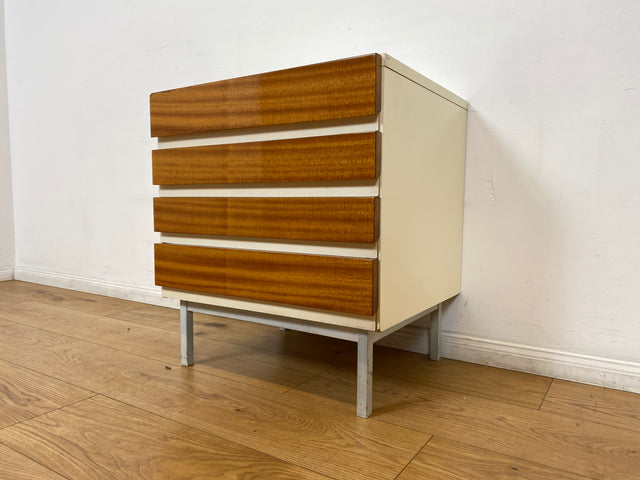 WMK I Seltene kleine weiße Kommode Modell 800 von VEB Hellerau aus 1969 mit Schubladen & Metallfüßen I Schrank Wäsche Schubladen Nacht Schränkchen Tisch Sideboard DDR 70er Vintage Berlin Jena Hamburg