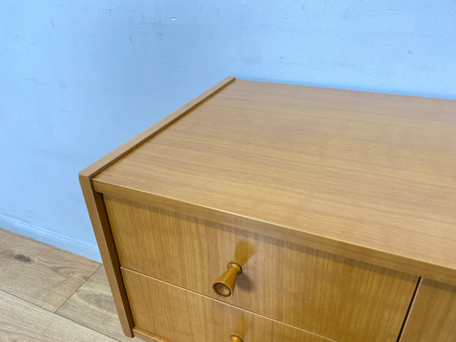 WMK I Stilvolle kleine helle Mid-Century Kommode aus 1966 in Birnbaum mit Schubladen I Lowboard Sideboard Wäschekommode Beistelltisch Nachttisch TV Bank VEB DDR Vintage Retro 60er Berlin Leipzig Köln