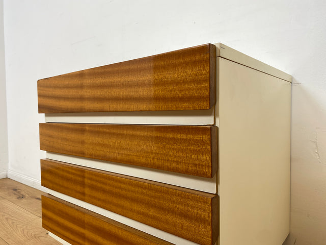 WMK I Seltene kleine weiße Kommode Modell 800 von VEB Hellerau aus 1969 mit Schubladen & Metallfüßen I Schrank Wäsche Schubladen Nacht Schränkchen Tisch Sideboard DDR 70er Vintage Berlin Jena Hamburg