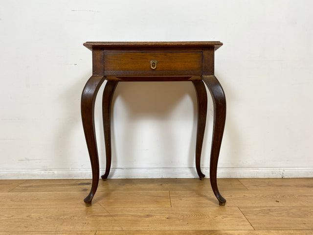 WMK # Elegante und gut erhaltene kleine antike Kommode aus vollem Holz mit Schublade und kunstvoll gebogenen Cabriole-Beinen # Beistelltisch Flurkommode Konsole Konsolentisch Barock Chippendale Vintage