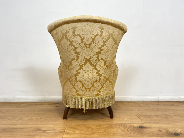 WMK I Herrlicher Louis Philippe Boudoirstuhl mit edlem Damastbezug in Gold mit floralem Barock Dekor und Fransen, um 1880 I antiker Sessel Stuhl Lesesessel Cocktailsessel Rokoko Biedermeier Vintage