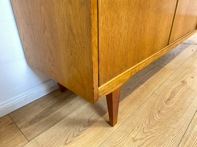 WMK I Stilvolles Mid-Century Sideboard in Eiche mit Schubladen I Kommode Schrank Wohnzimmerschrank Anrichte Lowboard TV-Schrank TV-Board Vintage DDR Berlin Dresden Bayern Frankfurt