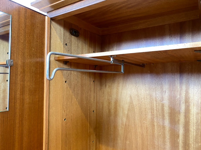 WMK I Hochwertiger Mid-Century Wohnzimmerschrank aus 1956, Vollholz in Nussbaum, mit Vitrine , auszieh. Kleiderstange und Blei Glas I Schrank Highboard Sideboard Kleiderschrank 50er Vintage Berlin