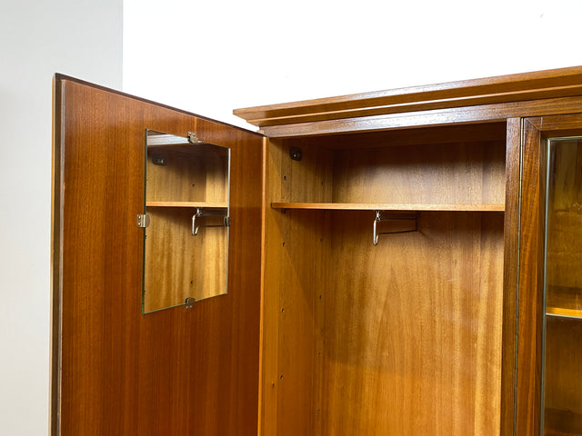 WMK I Hochwertiger Mid-Century Wohnzimmerschrank aus 1956, Vollholz in Nussbaum, mit Vitrine , auszieh. Kleiderstange und Blei Glas I Schrank Highboard Sideboard Kleiderschrank 50er Vintage Berlin