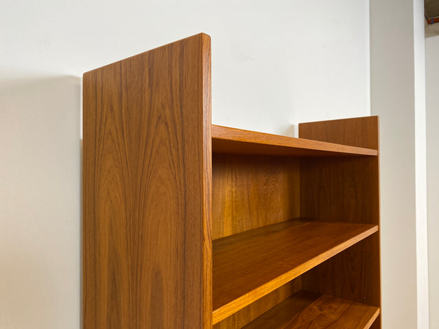 WMK # Stilvoller skandinavischer Mid-Century Bücherschrank in Teakholz mit auszieh. Schreibfläche & verstell. Regalböden # Bücherregal Regal Sekretär Highboard Sideboard Kommode Danish Design Vintage
