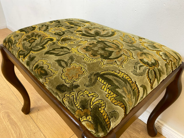 WMK I Eleganter Mid-Century Chippendale Hocker mit wunderschönem grünem Brokat Bezug und Cabriole Beinen I Sitzhocker Fußhocker Schemel Taburett Sitz 60er Vintage Barock Rokoko Berlin München Leipzig
