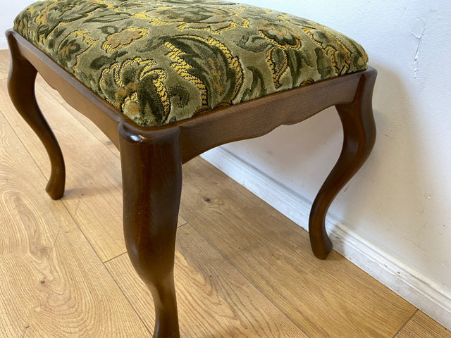 WMK I Eleganter Mid-Century Chippendale Hocker mit wunderschönem grünem Brokat Bezug und Cabriole Beinen I Sitzhocker Fußhocker Schemel Taburett Sitz 60er Vintage Barock Rokoko Berlin München Leipzig