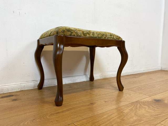 WMK I Eleganter Mid-Century Chippendale Hocker mit wunderschönem grünem Brokat Bezug und Cabriole Beinen I Sitzhocker Fußhocker Schemel Taburett Sitz 60er Vintage Barock Rokoko Berlin München Leipzig