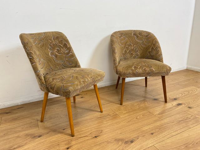 WMK # 1/2 Formschöner und sehr gut erhaltener Mid-Century Cocktailsessel mit floralem Originalbezug, Federkernsitz & konischen Füßen # Sessel Lesesessel Stuhl Retro DDR Vintage 60er # Versand möglich