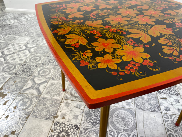 WMK # Freundlicher und gut erhaltener Mid-Century Couchtisch im Chochloma Stil handbemalter Oberfläche & konischen Füßen # Wohnzimmertisch Coffee Table Beistelltisch Nierentisch Vintage 50er 60er