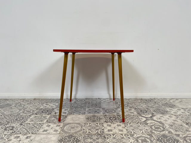 WMK # Freundlicher und gut erhaltener Mid-Century Couchtisch im Chochloma Stil handbemalter Oberfläche & konischen Füßen # Wohnzimmertisch Coffee Table Beistelltisch Nierentisch Vintage 50er 60er