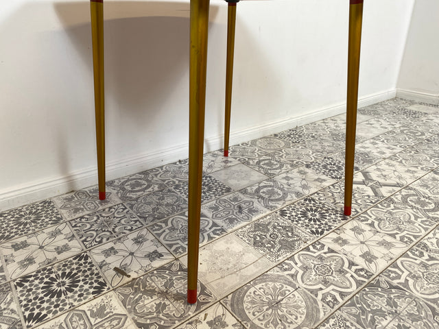 WMK # Freundlicher und gut erhaltener Mid-Century Couchtisch im Chochloma Stil handbemalter Oberfläche & konischen Füßen # Wohnzimmertisch Coffee Table Beistelltisch Nierentisch Vintage 50er 60er