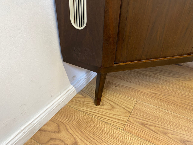 WMK I Seltene Mid-Century Eckkommode mit drehbarem verspiegeltem Barfach & Schiebetüren I Barkommode Barschrank Eckschrank Kommode Bar Minibar Hausbar 50er 60er Vintage Rockabilly Berlin Hamburg Köln