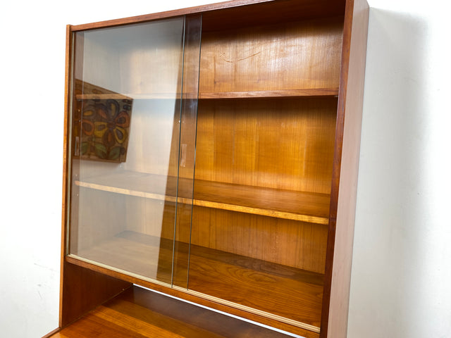 WMK # Stilvolles Mid-Century Highboard in Kirschholz mit Vitrine & zeittypischen konischen Füßen # Glasvitrine Büchervitrine Bücherschrank Bücherregal Regal Kommode Sideboard Schrank Vintage  DDR 60er