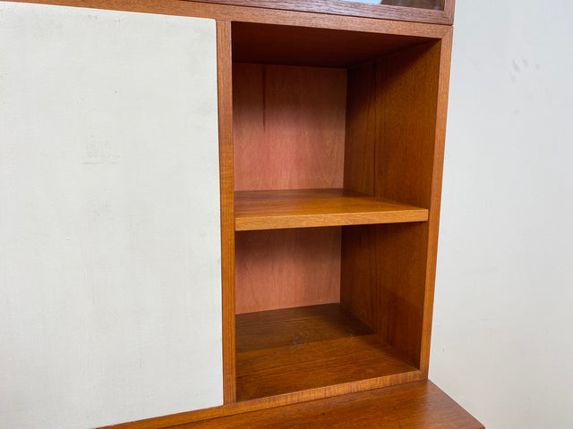 WMK # Stilvolles modulares Mid-Century Highboard, Vollholz in Teak, mit späterer weißer Lackierung # Schrank Bücherschrank Büchervitrine Barschrank Vitrine Regalwand Schrankwand Regal Teakholz Vintage