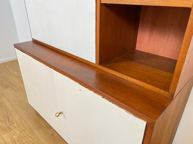 WMK # Stilvolles modulares Mid-Century Highboard, Vollholz in Teak, mit späterer weißer Lackierung # Schrank Bücherschrank Büchervitrine Barschrank Vitrine Regalwand Schrankwand Regal Teakholz Vintage