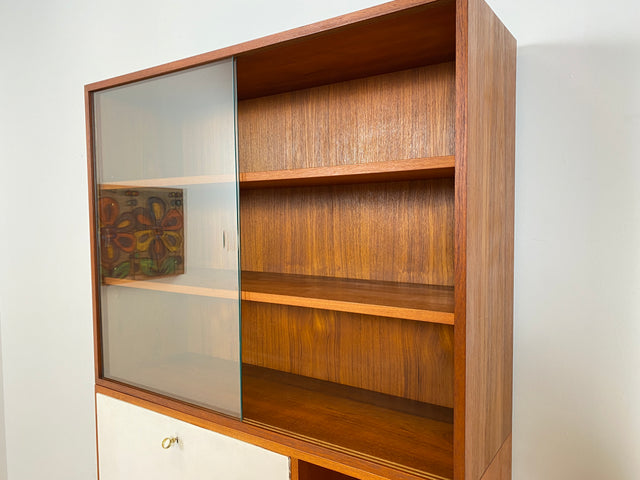 WMK # Stilvolles modulares Mid-Century Highboard, Vollholz in Teak, mit späterer weißer Lackierung # Schrank Bücherschrank Büchervitrine Barschrank Vitrine Regalwand Schrankwand Regal Teakholz Vintage