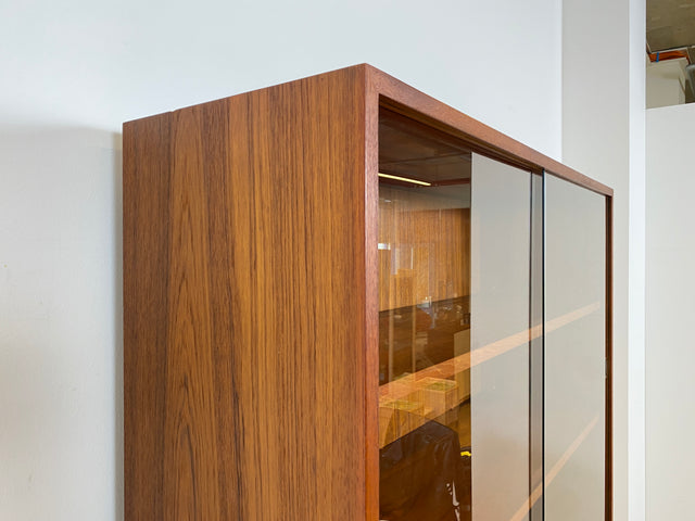 WMK # Stilvolles modulares Mid-Century Highboard, Vollholz in Teak, mit späterer weißer Lackierung # Schrank Bücherschrank Büchervitrine Barschrank Vitrine Regalwand Schrankwand Regal Teakholz Vintage