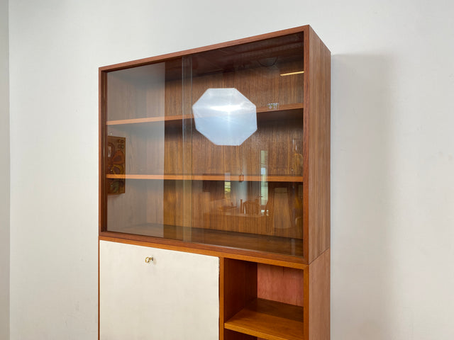 WMK # Stilvolles modulares Mid-Century Highboard, Vollholz in Teak, mit späterer weißer Lackierung # Schrank Bücherschrank Büchervitrine Barschrank Vitrine Regalwand Schrankwand Regal Teakholz Vintage